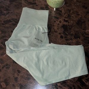 NWT NVGTN Leggings